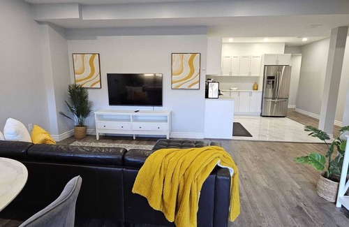 Innisfil House | Tranquility Haven in Barrie