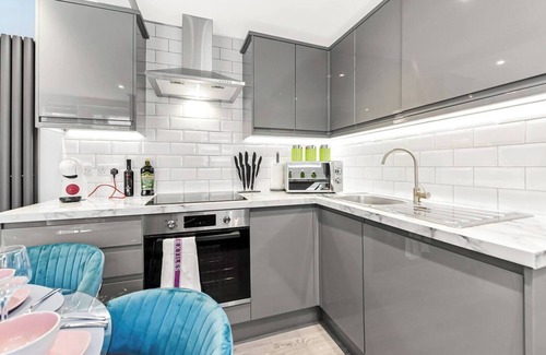 Upper Edmonton Apartment | Tranquility in Bloom: Refreshing 2BR Apartment