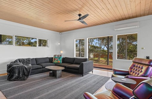 Sellicks Beach House | Tranquility in Sellicks - 4 Bdrm 2.5Bth