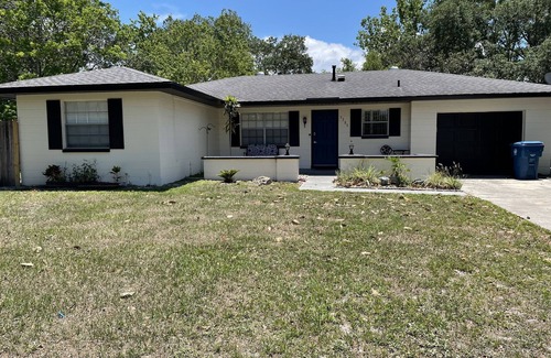 Spring Hill House | Tranquility on a Lake House- 3 miles from Weeki Wachee River
