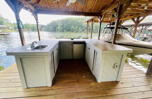 Norwood House | Tranquility on Lake Tillery , whole house with large dock & paddle boards!