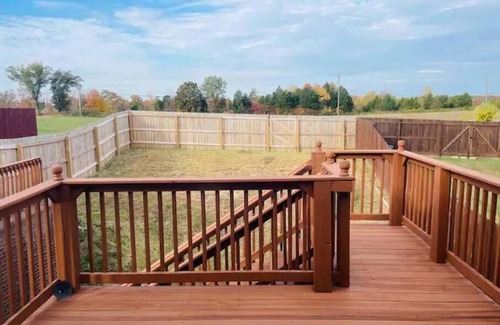 Vine Grove House | Tranquility @ Twin Lakes ~ Minutes to Knox! 3 Bedroom/2 Bath, 3 TVs