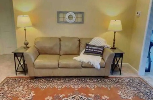 Vine Grove House | Tranquility @ Twin Lakes ~ Minutes to Knox! 3 Bedroom/2 Bath, 3 TVs