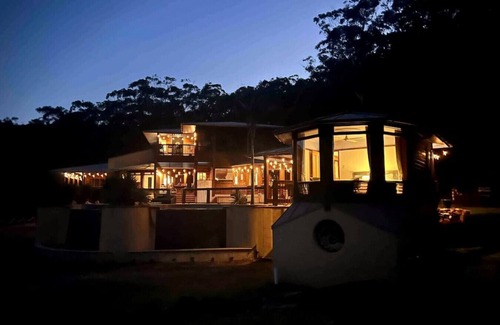 Crescent Head House | Tranquillo · Boutique coastal retreat overlooking the ocean with pool/spa