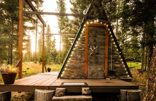 Greenough Cabin | Transforming, Pet-friendly A-frame Cabin + Hot Tub near Missoula, Montana