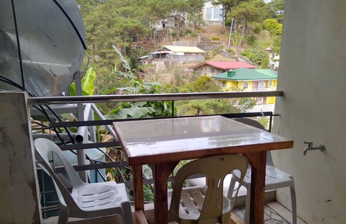 Baguio Apartment | Transient Apartment with Mountain View - 8 min to Burnham Park