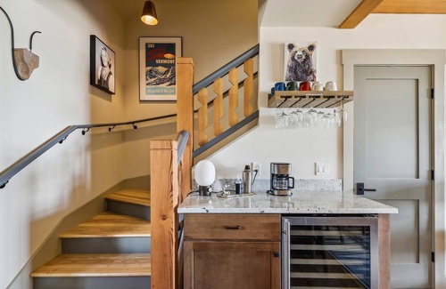 Moscow Villa | TrappHof: 2 br, fireplace, a/c, patio & views, resort amenities!