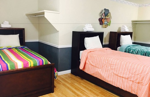 Gateway District Hotel | Traveler's Bed & Breakfast Hostel