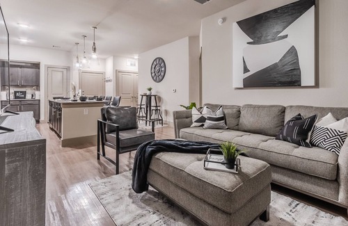 Irving Apartment | Traveler's Paradise Lux Apt w/ Backyard + more!