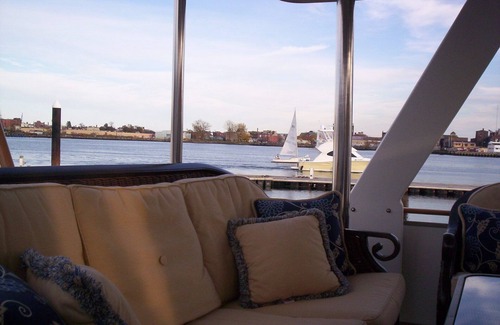 Charlestown Boat Rental | "Travelers Choice Award" Spacious 2 bedrm 45 ft yacht close to the Freedom Trail