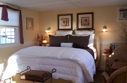 Charlestown Boat Rental | Travelers Choice Best of Boston Houseboat Suite 2!
