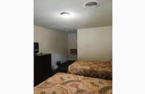 Blue Jay Hotel | Travelers Inn by OYO Beaver, Hwy 19