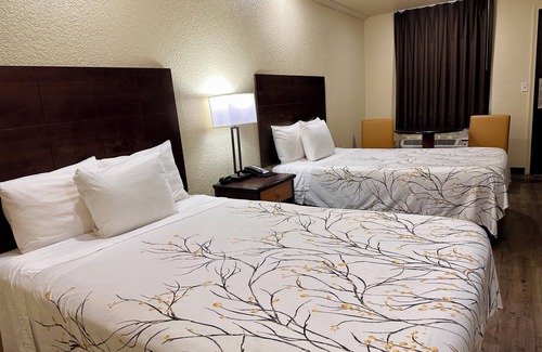 Elizabeth City Hotel | Travelers Inn Elizabeth City