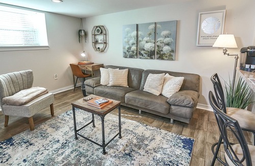 East Mount Airy House | Travelers Private Unit in Lush Mount Airy Neighborhood, Sanitized, Walk to Train