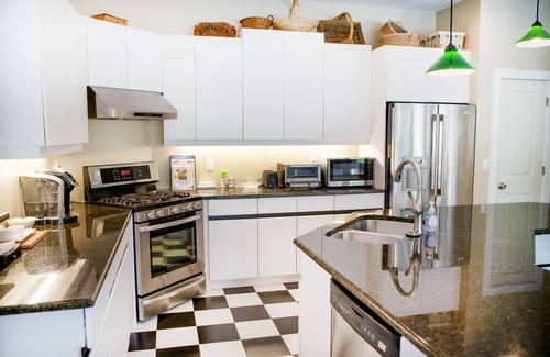 Lakewood House | TRAVELING FOR WORK POOL HOUSE w/heated pool and 2 hot tubs.