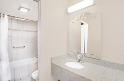 Barstow Hotel | Travelodge by Wyndham Barstow