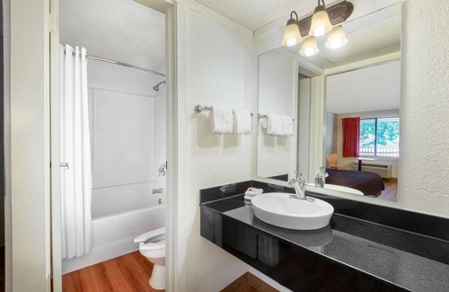 Essington Hotel | Travelodge by Wyndham Essington/Philadelphia Airport