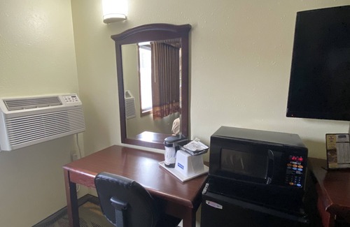 La Porte Hotel | Travelodge by Wyndham La Porte/Michigan City Area