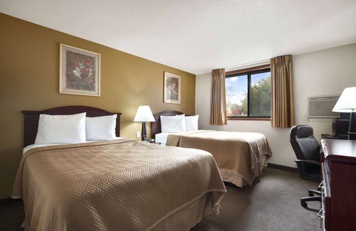 La Porte Hotel | Travelodge by Wyndham La Porte/Michigan City Area