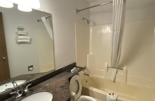 La Porte Hotel | Travelodge by Wyndham La Porte/Michigan City Area