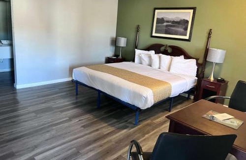 Benton Tract Hotel | Travelodge by Wyndham Redding CA