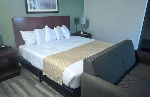 Benton Tract Hotel | Travelodge by Wyndham Redding CA