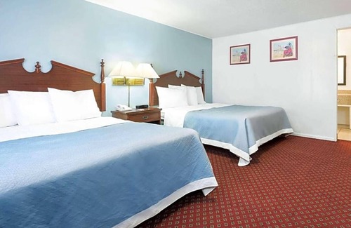 East Las Vegas Apartment | Travelodge by Wyndham Las Vegas NM is offering accommodations in Las Vegas .