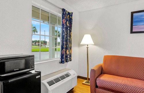 MacClenny Hotel | Travelodge Suites by Wyndham MacClenny/I-10