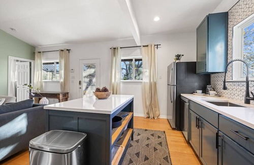 Greater South River City House | Travis heights 2BR · Central Austin Guest House, Walk to South Congress
