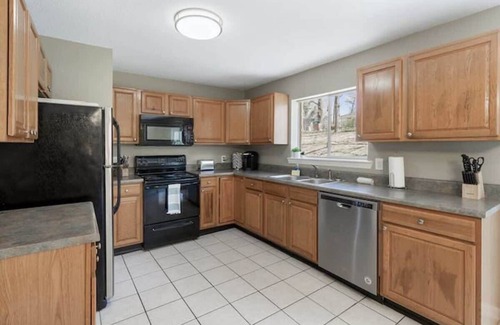 Rossville House | Travis' Place - Convenient and Affordable Location