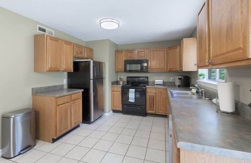 Rossville House | Travis' Place - Convenient and Affordable Location