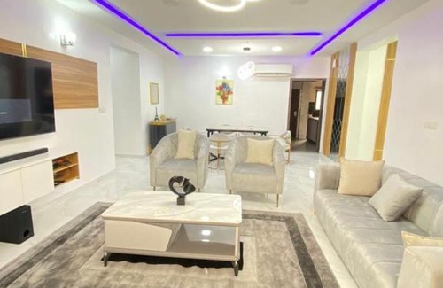 Lagos Apartment | TRE - The Gallery - 3 Bedrooms, Gym & Pool - WIFI - DSTV