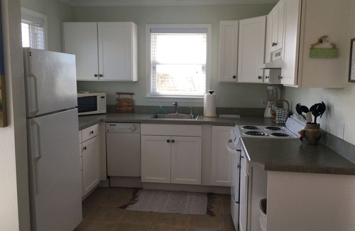 Ocracoke Cottage | Treasure Chest/Charming 1 BR Waterfront Accommodation