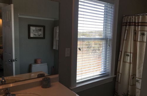 Ocracoke Cottage | Treasure Chest/Charming 1 BR Waterfront Accommodation