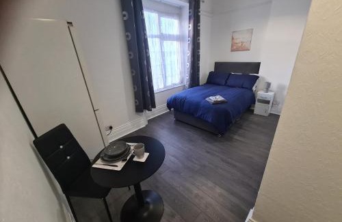 Dowlais House | Tredegar Arms Budget Guesthouse For Walkers/Cyclists/Contractors/Traveler