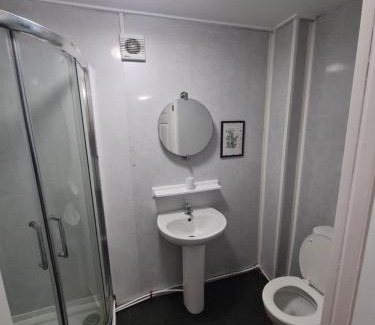 Dowlais House | Tredegar Arms Budget Guesthouse For Walkers/Cyclists/Contractors/Traveler