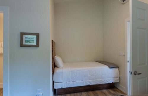 Canton House | Tree House 2 at Springdale: Golf and Pool Access!