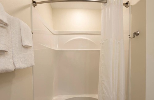 Canton House | Tree House Lodging One in Springdale Golf Resort