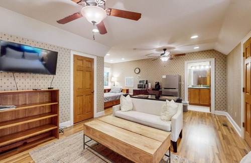 Hendersonville Apartment | Tree House | Spacious Studio on 20 Acres | Patio & Mile-Long Trail