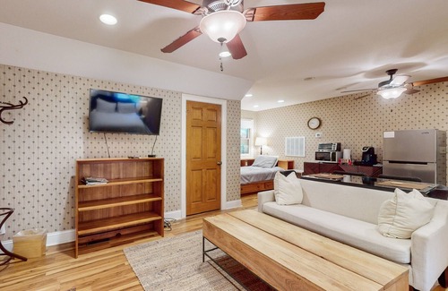 Hendersonville Apartment | Tree House | Spacious Studio on 20 Acres | Patio & Mile-Long Trail