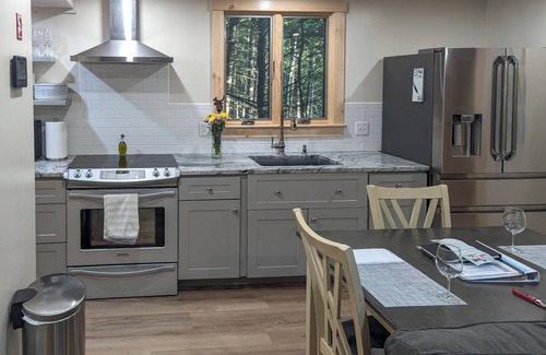 Rumford Center House | Tree House w/Hot Tub: Near Sunday River Resort!