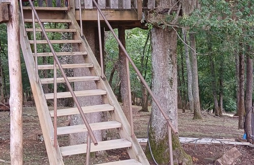 Mazeyrolles Cabin | Tree houses in Périgord Noir