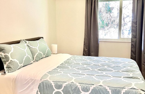 Port Alice Apartment | Tree Side Top Floor Suite