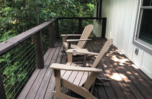 Valley Hill House | Tree-Top 1-Bed Cottage, 3.5 miles to Downtown Hendersonville