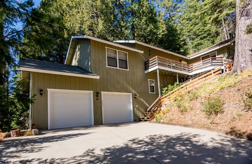 Fish Camp House | Tree Top Cabin - 2 miles to Yosemite's South Gate!