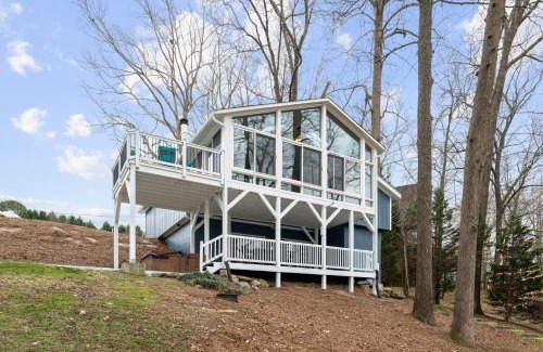 Sherrills Ford House | Tree Top Get Away by AvantStay Amazing Lake View