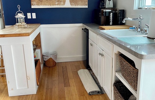 Oak Bluffs Apartment | Tree Top Suite Get-Away