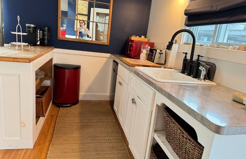 Oak Bluffs Apartment | Tree Top Suite Get-Away