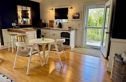Oak Bluffs Apartment | Tree Top Suite Get-Away