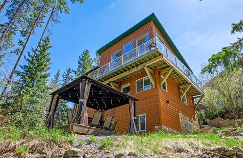 East Kootenay Ski Chalet | Tree Tops Chalet - Private Hot Tub & Massage Chair